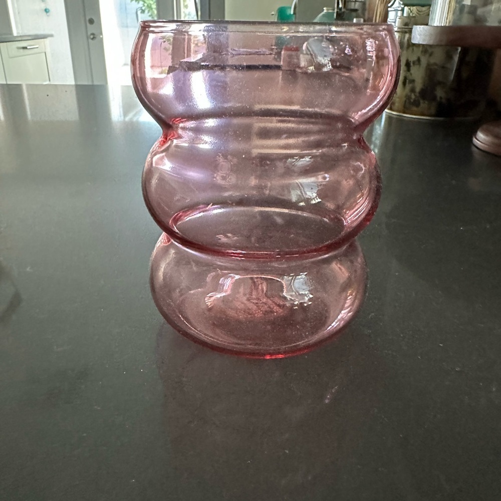 Elegant Pink Glass Vase - Picture 2 of 4